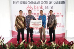Dukung Ekonomi Lokal, Bank Jatim Salurkan CSR ke Pulau Bawean Gresik