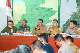 Lamongan Gencarkan Serapan Gabah, Bupati Yuhronur Pimpin Rakor Satgas Sego Boran