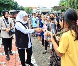 Gubernur Khofifah Undang Masyarakat Jatim Silaturahmi ke Gedung Negara Grahadi dan Kediamannya