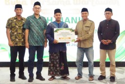 Jelang Lebaran, Petrokimia Gresik Serahkan Bantuan Kepada Pondok Pesantren Tahfidz
