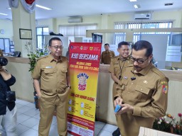 Hari Pertama Kerja Usai Lebaran, Wabup Jember Sambangi Kantor dan Bagikan “Uang Kaget"