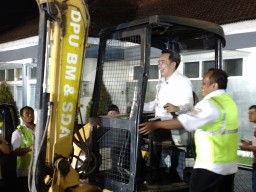 Bupati Jember Janjikan Perbaikan Jalan Berlubang Dimulai Minggu Ini