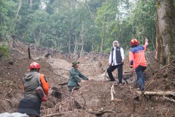 Longsor Cangar-Pacet Mojokerto Dipicu Sumbatan Aliran Sungai