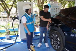 Pengisian Daya Kendaraan Listrik di SPKLU PLN Naik 5 Kali selama Momen Lebaran Tahun Ini 