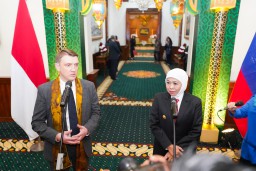 Perkuat Kerja Sama Global, Gubernur Khofifah Terima Delegasi Tomsk Rusia Bahas Pendidikan hingga Energi Terbarukan