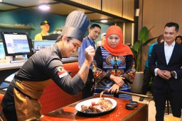 Gubernur Khofifah Optimis Surabaya Jadi Destinasi Kuliner Halal
