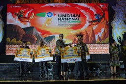 Nasabah Bank Jatim Raih Hadiah Utama Rp500 Juta dalam Undian Simpeda Nasional di Papua 