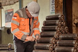 SIG Dorong Kemandirian Industri Lewat Penggunaan Produk Lokal