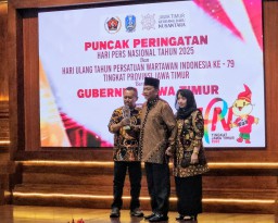 Sambari Halim Radianto Dianugerahi Tokoh Inspiratif Oleh PWI, Teguhkan Status sebagai Bapak Pembangunan Gresik