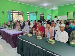 485 CJH Kabupaten Sampang Terbagi Tiga Kloter