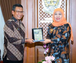 Gubernur Khofifah Ajak SGN Jaga Ketahanan Pasokan Gula Nasional