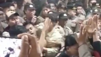 Mahasiswa dan Polisi Adu Jotos di Halaman Pemkab Sumenep