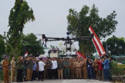 Dorong Pertanian Modern, Bupati Bojonegoro Luncurkan Teknologi Drone Pertanian