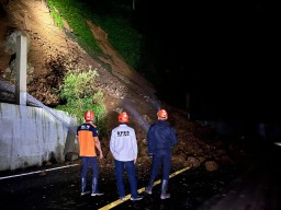 Jalur Piket Nol Lumajang Longsor, Kendaraan Bisa Lewat Gantian