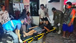 Polsek Driyorejo Bantu Evakuasi Orang Terlantar yang Tinggal di Pos Kamling Wedoroanom