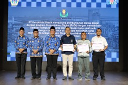 PT Smelting Raih Penghargaan dari Bupati Gresik