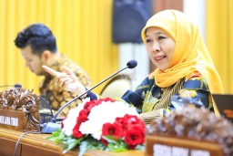 Gubernur Khofifah Ingatkan Perangkat Daerah Percepat Program Kerja untuk Memakmurkan dan Mencerdaskan Masyarakat