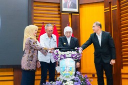 Khofifah Luncurkan SPMB Berbasis AI Jenjang SMAN/SMKN
