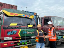 Wujud Apresiasi, TTL Bagikan 200 Paket Makanan Bergizi Lewat Program Pelindo Peduli