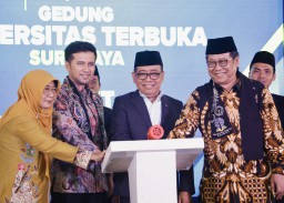 Universitas Terbuka Surabaya Dan 10 SALUT Berbasis Pesantren Diresmikan Menko PMK