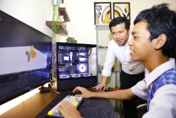 Apresiasi Animator Game Roblox Asal Blitar, Plt Gubernur Jatim Beri Hadiah Laptop