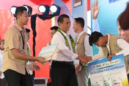 Menteri Pertanian Kukuhkan Agripreneur Petani Muda Binaan SGN, Dorong Regenerasi Petani Tebu Berbasis Teknologi