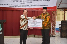 Bank Jatim Salurkan CSR untuk Pembangunan Alun-Alun Bangil dan Penerangan Pulau Kangean