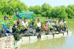 Cargill Tanam 3.500 Bibit Mangrove di Gresik
