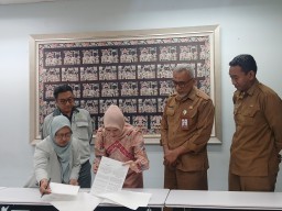 Smelting dan Dekranasda Gresik Jalin Kerjasama Perkuat Kerajinan Batik dan Pelatihan Desainer Muda