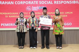 Bank Jatim Perkuat Komitmen Sosial Lewat Bantuan UMKM, Fasilitas Publik, dan Beasiswa