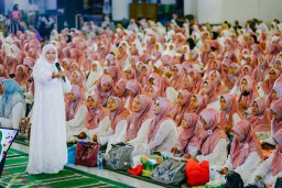 Tutup Tahun 1446 H dan Sambut Tahun Baru 1447 H, Gubernur Khofifah Ajak Masyarakat Jadi Pribadi Lebih Baik dengan Doa, Dzikir, dan Sholawat