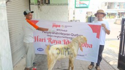 BKMS dan Perusahaan Kawasan JIIPE Salurkan Hewan Kurban