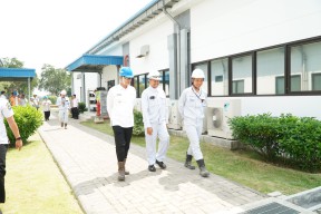 Bupati Lamongan Kunjungi PT DESI, Industri Pengelolaan Limbah B3 yang Berpotensi Besar