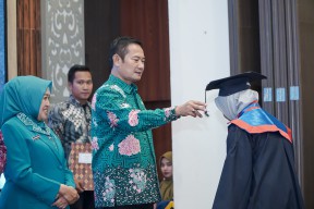 Peringati Harganas ke-32, Pemkab Lamongan Wisuda SOTH dan Luncurkan Simponi KB