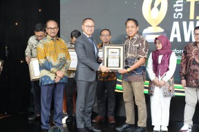 Pelindo Terminal Petikemas Sabet Dua Penghargaan di TJSL & CSR Award 2025, Komitmen Lingkungan Diakui