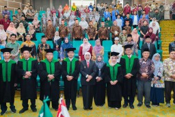 Beasiswa Pemprov Jatim Lahirkan Tiga Doktor UINSA, Khofifah: Investasi SDM Emas 2045