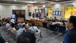 Insiden KMP Tunu Pratama Jaya: Khofifah Pastikan Korban Dapat Perawatan Gratis, Tim SAR Terus Sisir Selat Bali