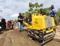 500 Ruas Jalan Disisir, Tim Mandor Dinas PUPR Jombang Gencar Perbaiki Kerusakan
