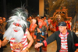Gubernur Khofifah Ajak Warga Jatim di NTB Tingkatkan Kualitas SDM