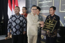 Bangun Ekosistem Migrasi Aman, Menteri PPMI Resmikan Desa Migran Emas di Gresik