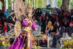 Gubernur Khofifah Apresiasi Banyuwangi Ethno Carnival 2025: Sukses Transformasi Budaya Lokal Menjadi Mendunia