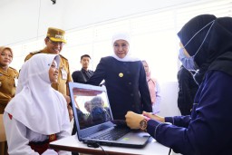 Gubernur Khofifah Tinjau Hari Pertama Sekolah Rakyat, Kawal Visi Presiden Putus Kemiskinan Melalui Pendidikan