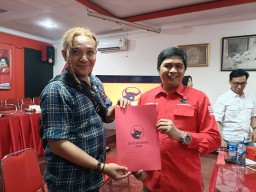 Komedian Cak Londo Jember Mantap Terjun ke Politik, Gabung PDIP Perjuangkan Nasib Seni Tradisional