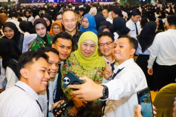 4.172 CPNS & PPPK Pemprov Jatim Terima SK, Gubernur Khofifah Tekankan KIS dan Luncurkan ESQ Talent DNA Berbasis AI