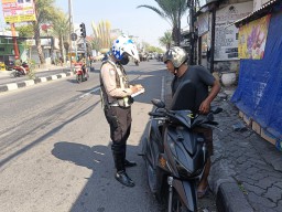 Selama 9 Hari Operasi, Polres Gresik Tindak 4.378 Pelanggar Lalu Lintas: Helm Jadi Pelanggaran Terbanyak