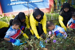 Pelindo Regional 3 Rayakan Hari Anak Nasional dengan Edukasi Lingkungan dan Kesehatan di Surabaya