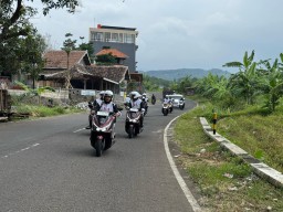 Bikin Touring Lebih Gaya dan Aman, Ajak Pengendara Kenali ABS & HSTC Honda PCX160