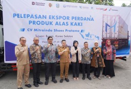 UMKM Binaan Bank Jatim Sukses Ekspor Sepatu ke Korea Selatan