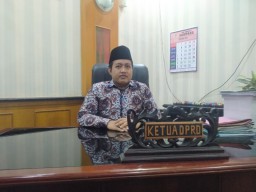 Ketua DPRD Sampang Warning Nakes: Pasien Adalah Keluarga Sendiri