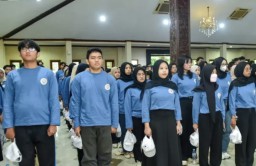 Bupati YES Sambut 416 Mahasiswa KKN Unair, Ajak Gali Potensi Desa Berkarakter "Megilan"